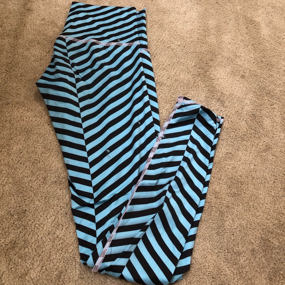 S teeki leggings nice condition Sought after print